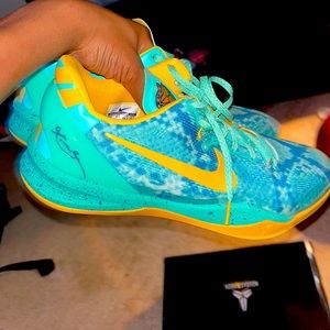 Kobe 8 ‘green glow’